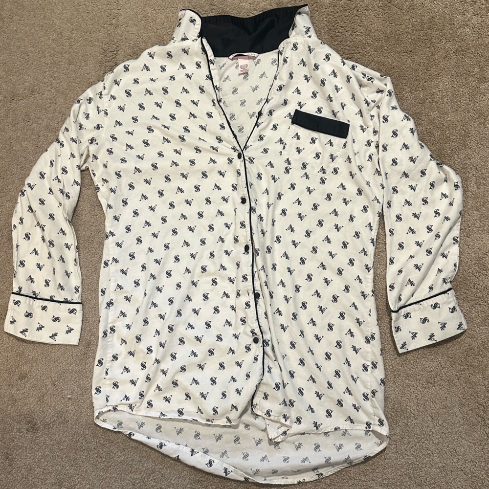 🌼 Victoria’s Secret Sleep Shirt 🌼